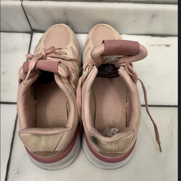 NEW BALANCE X REFORMATION X-90 WOMEN’S SNEAKERS, SIZE US 7/5. WHITE/PINK - Picture 8 of 11